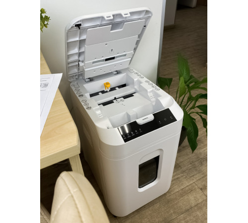 Уничтожитель документов ГЕЛЕОС АП40-5, DIN P-5 (5 ур-нь секр.), фрагмент 1,9х12мм, АВТОПОДАЧА 180 лист  (70г/м2), пл.карты/скрепки/скобы, 37 литров