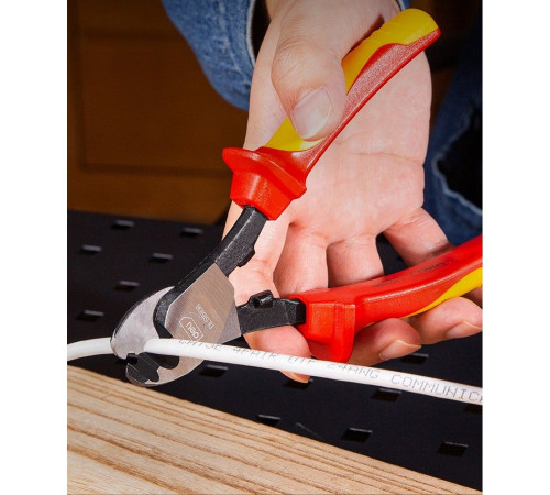 Диэлектрический кабелерез Deli DL515106, 160мм, сталь Cr-V, сертификат VDE для работ под напряжением до 1000 В