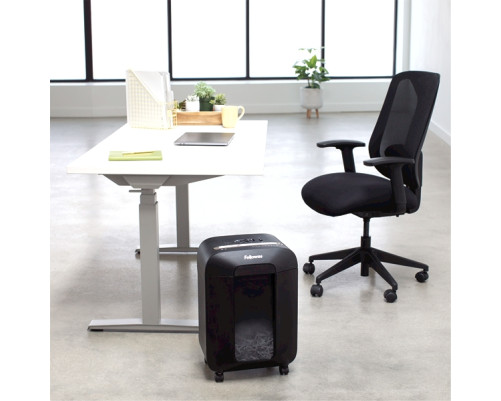 Уничтожитель документов Fellowes Powershred LX85, черный Уничтожитель документов Fellowes Powershred LX85, черный