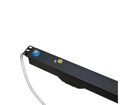Блок розеток Hyperline SHE-20IEC-4BIEC-B-3PVB, 20 розеток IEC320 C13, 4 розетки IEC320 C19, 3 м, черный Блок розеток Hyperline SHE-20IEC-4BIEC-B-3PVB, 20 розеток IEC320 C13, 4 розетки IEC320 C19, 3 м, черный