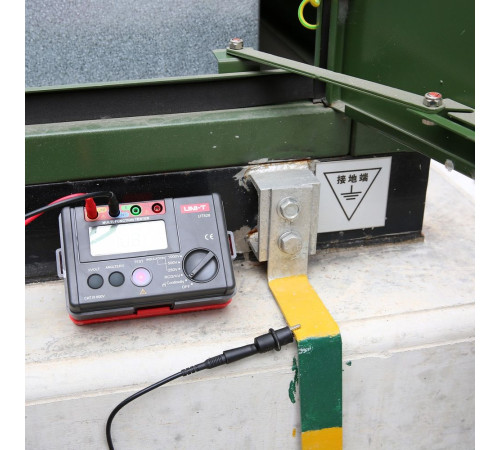 Измеритель сопротивления заземления и изоляции UNI-T  UT526