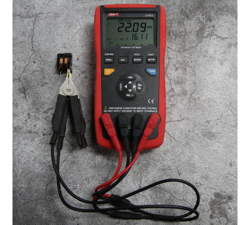 RLC-метр UNI-T UT612